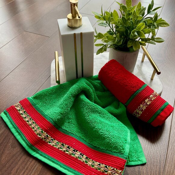 Handmade Christmas Embroidered Fingertip  Towel Set 100% Egyptian Cotton - Picture 2 of 2